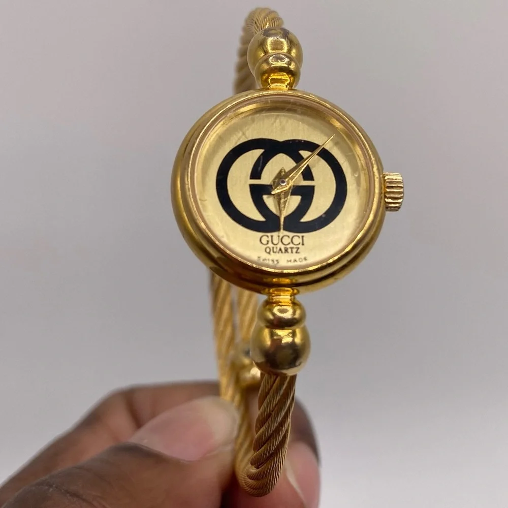 Gucci Bangle Watch 2047L Quartz Watch - Picture 2 of 12